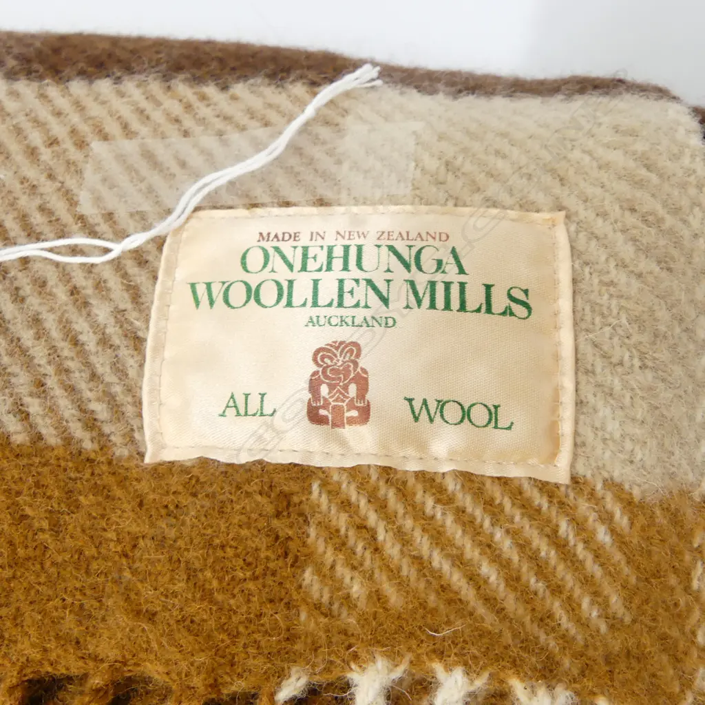 VINTAGE ONEHUNGA WOOLLEN MILLS TRAVEL RUG TIKI LABEL EXCELLENT CONDITION, L.1820MM, W.1340MM Image 1++