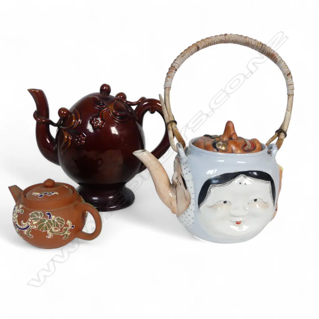 3 NOVELTY TEAPOTS Image 1++