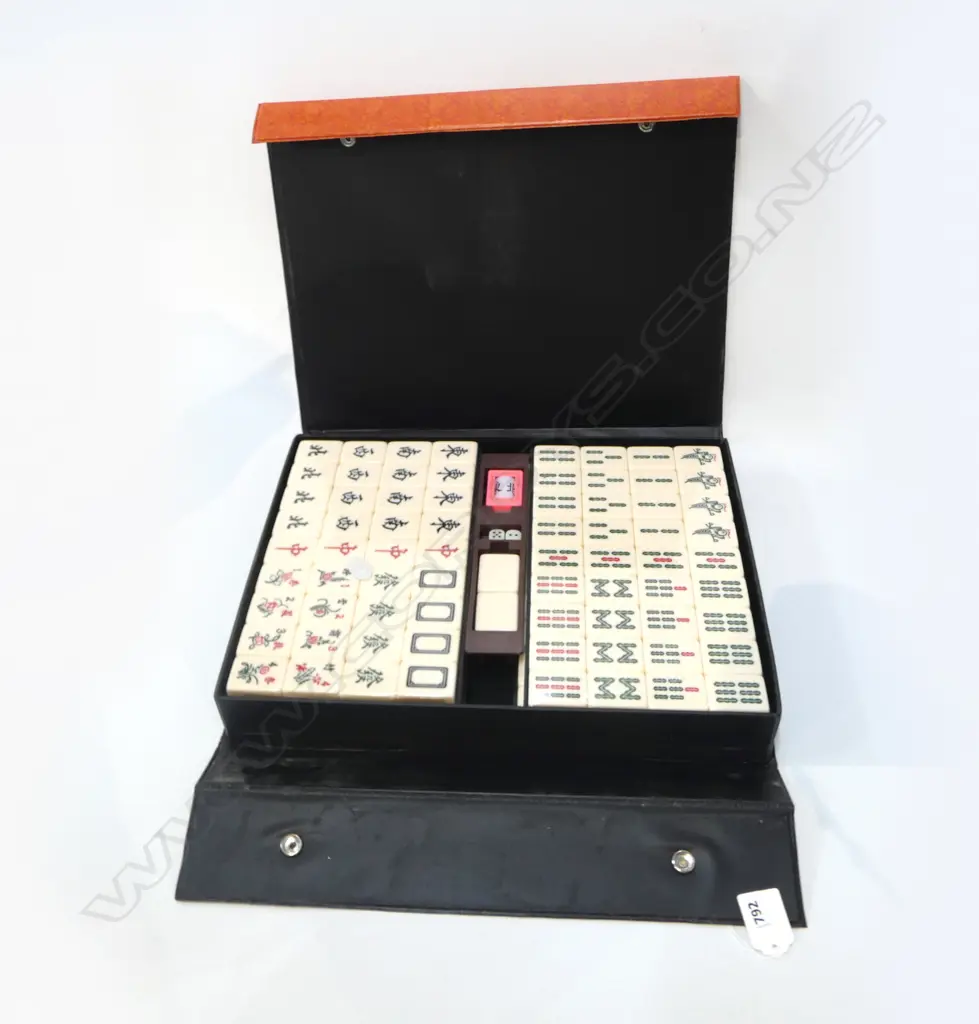 MAH JONG SET, CASED Image 1++