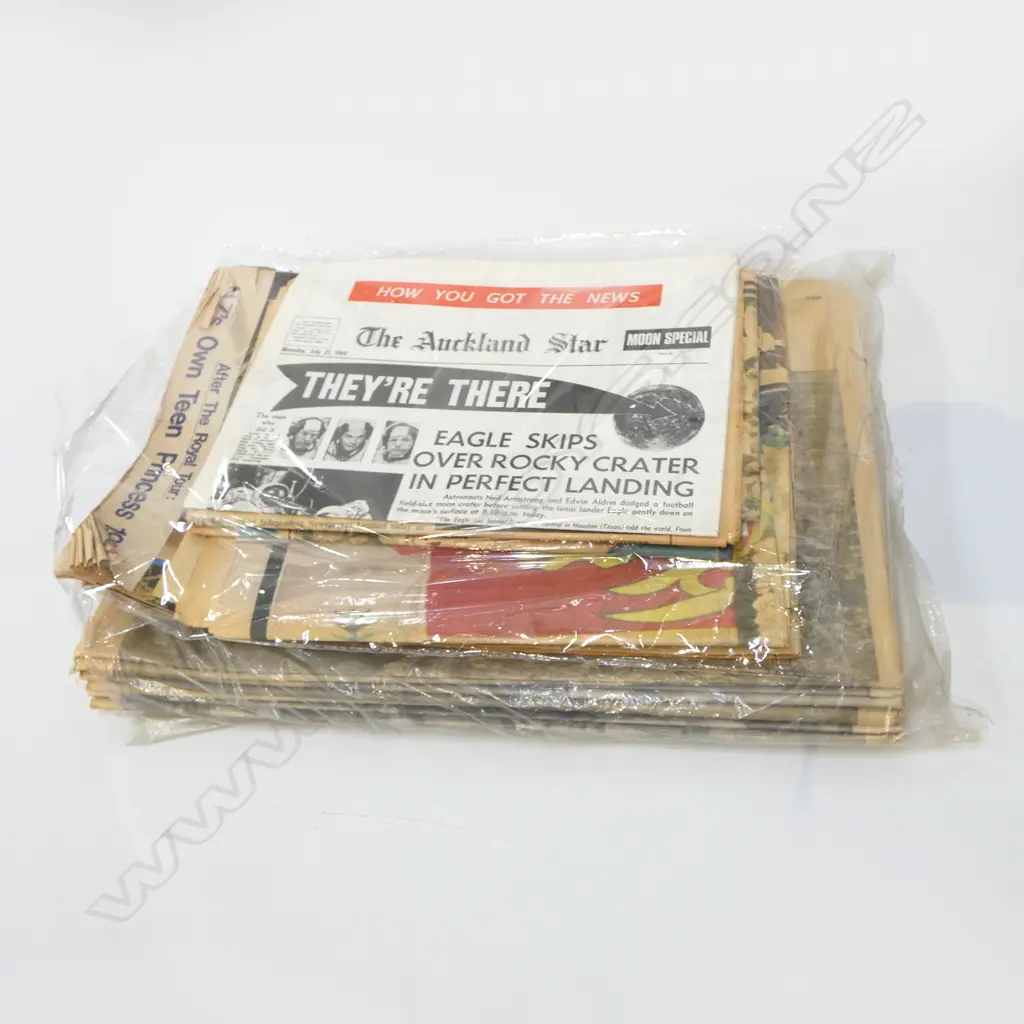 2 BAGS VINTAGE NZ NEWSPAPERS / MAGAZINES - 1960s WAIKATO TIMES ETC Image 1++