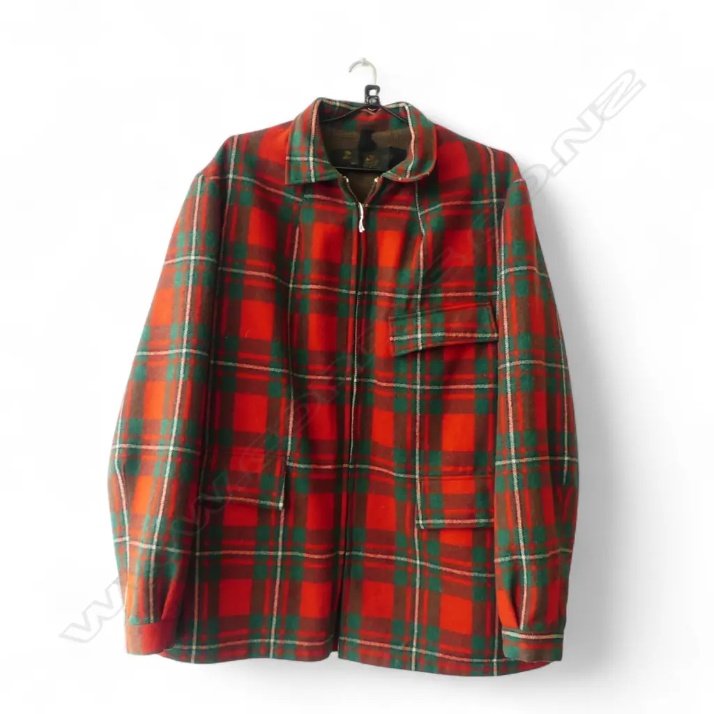 VINTAGE MAN'S SWANDRI JACKET red green & white Image 1++
