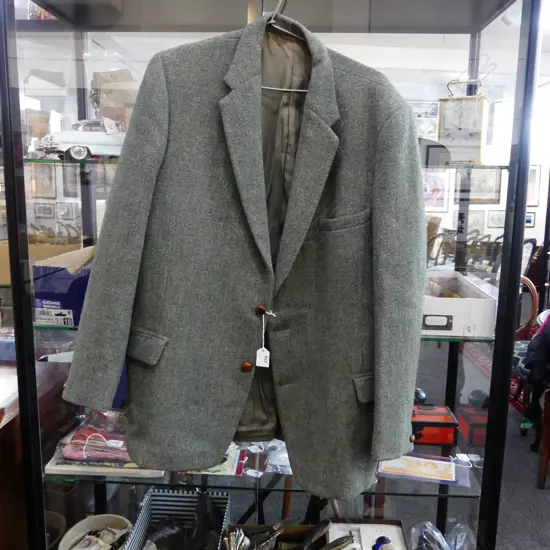 VINTAGE HARRIS TWEED 'AMBASSADOR by Canterbury NZ MENS JACKET labelled. Leather buttons 