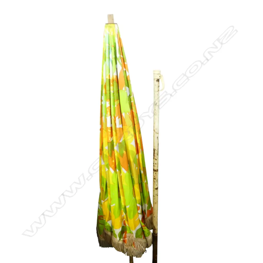 RETRO BEACH UMBRELLA Image 1++