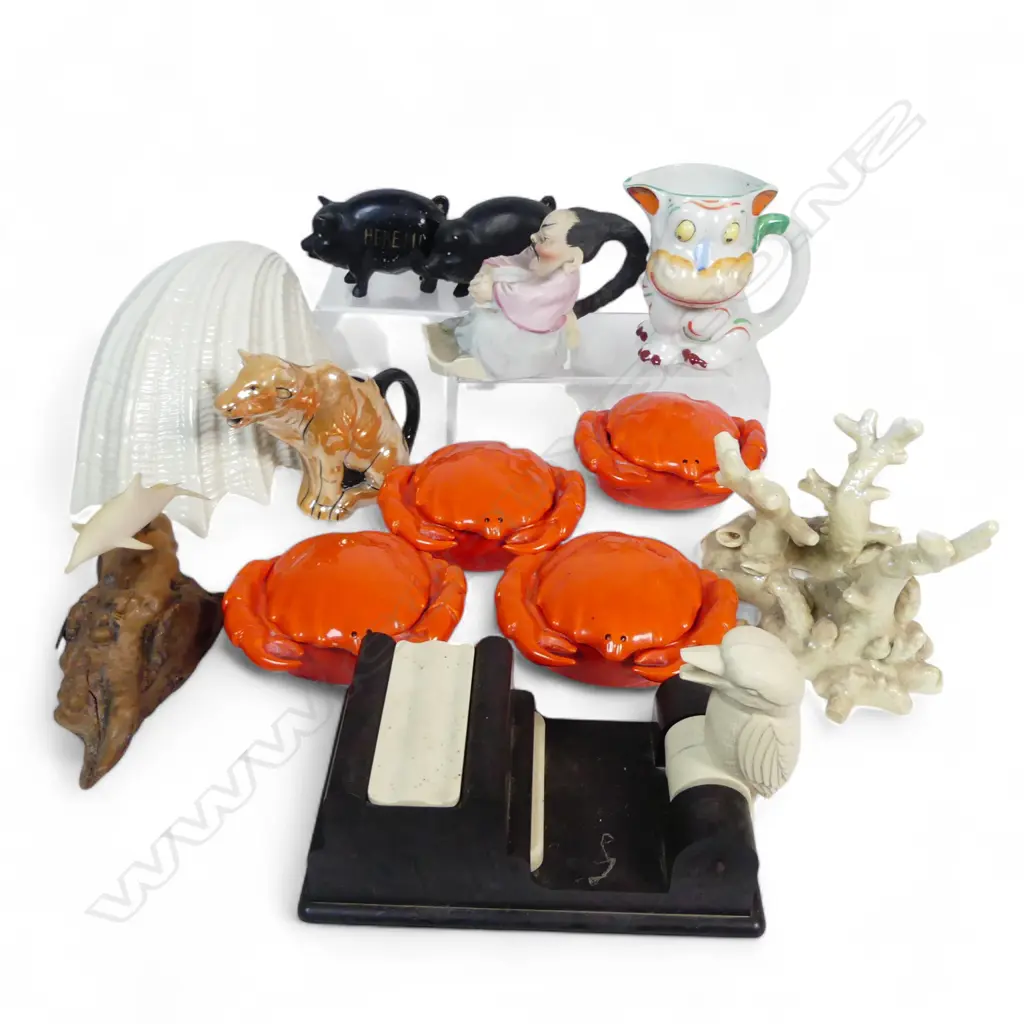 TRAY OF NOVELTY CHINA & BAKERLITE COOKABURRA CIG DISPENCER Image 1++