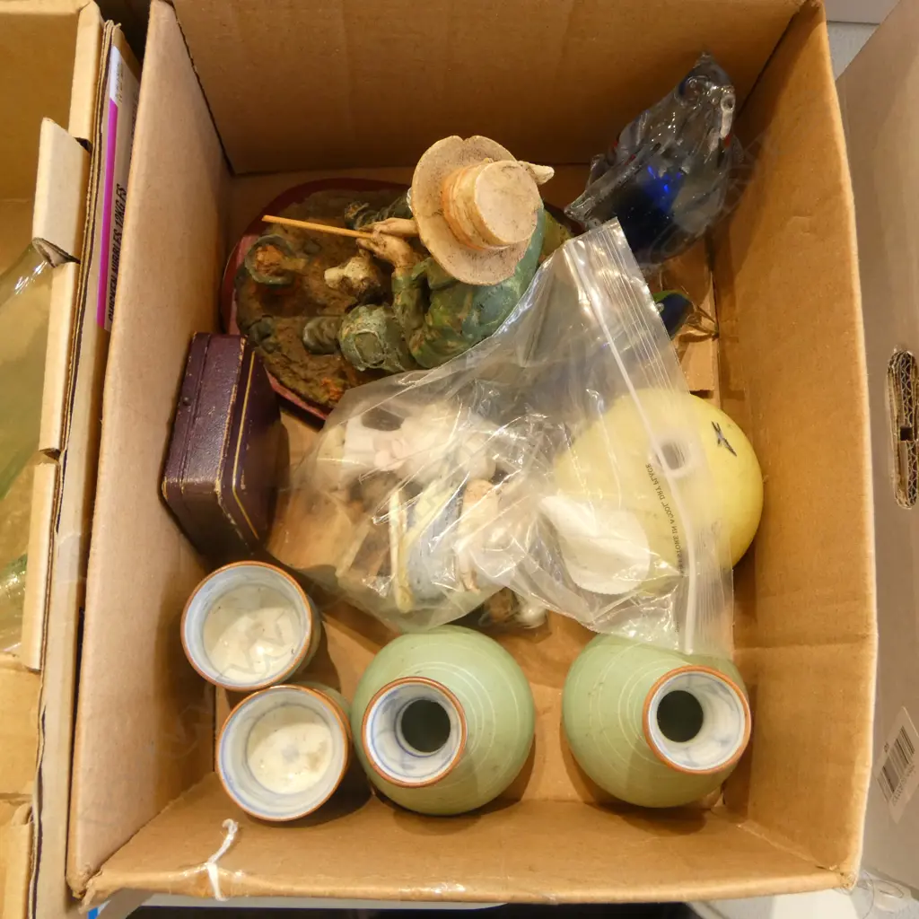 SMALL BOX COLLECTABLES CHINA GLASS ETC (From the Estate of Tommy Doyle) Image 1++