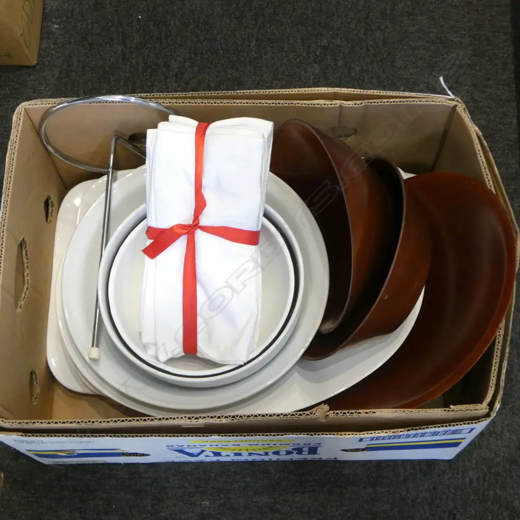 ASST. SERVING PLATTERS & BOWLS Image 1++