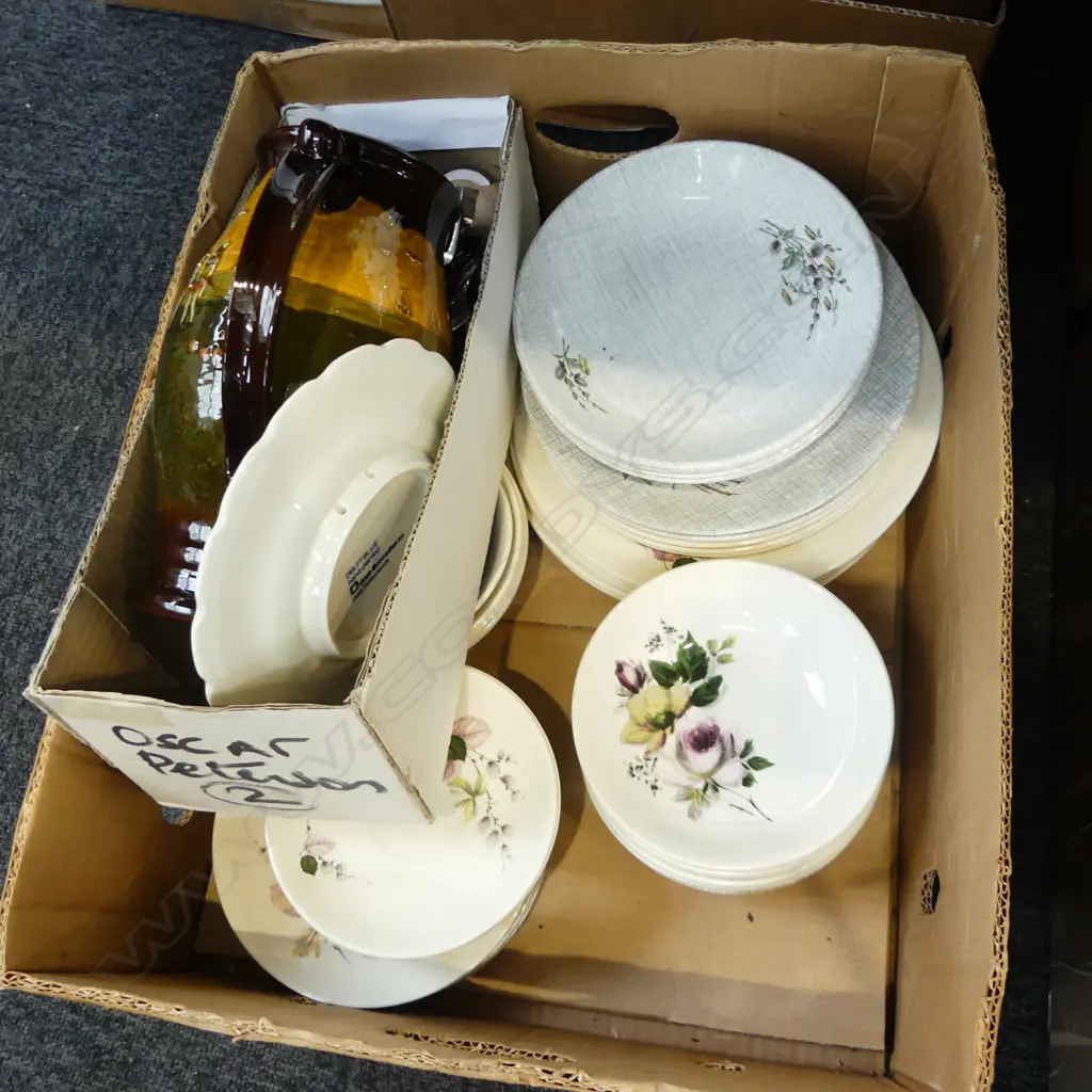 CROWN LYNN DINNER WARE Image 1++