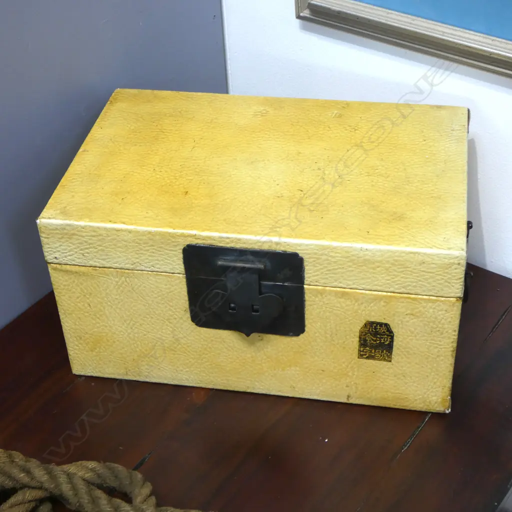 CHINESE PALE LEATHER CHEST 420x270x220mm Image 1++