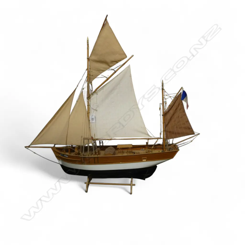 WOODEN SHIPS MODEL 'SANTA MARIE' L.750mm H.700mm Image 1++
