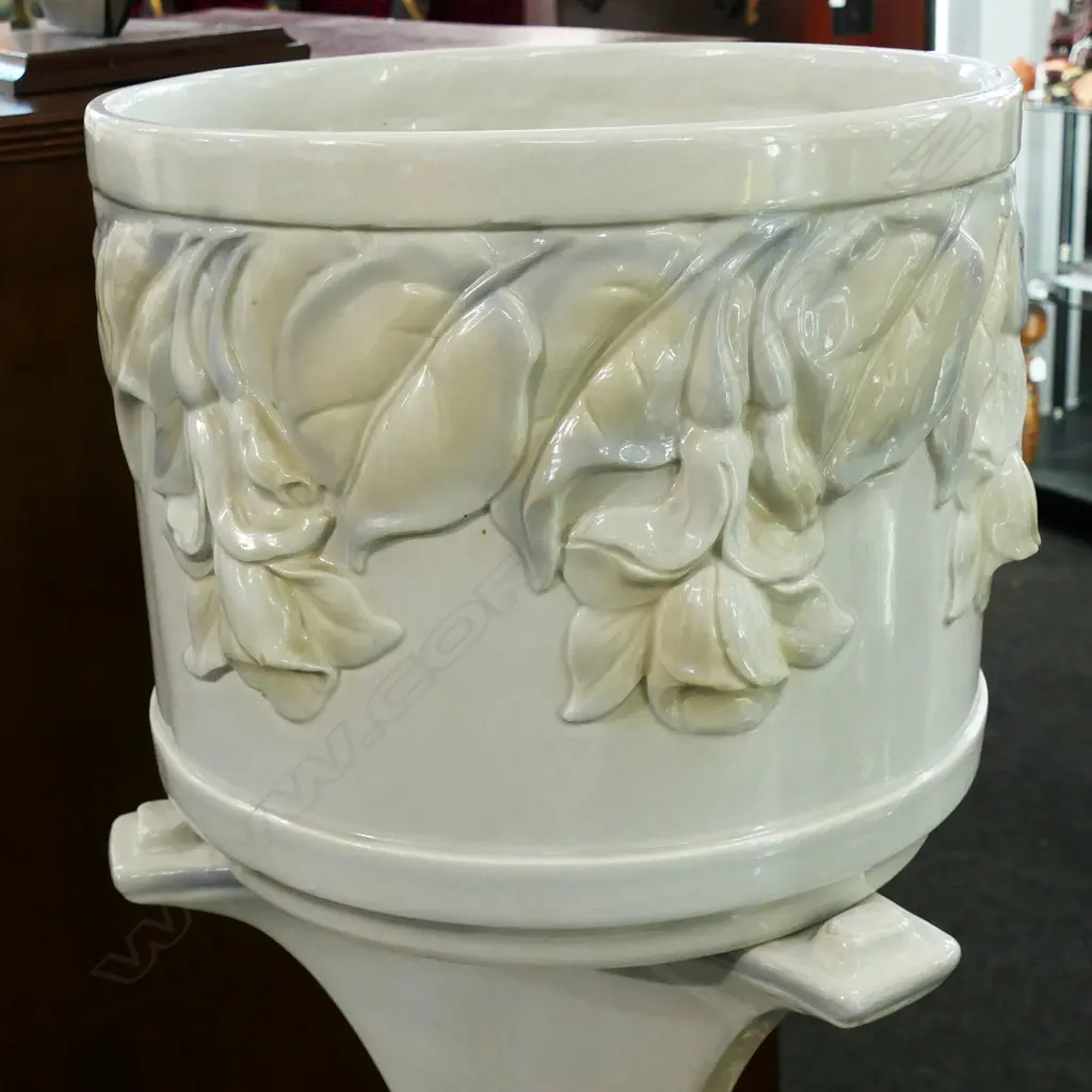 CERAMIC JARDINIERE ON STAND relief florals on stand with near full relief woman H.1080mm. Image 1++