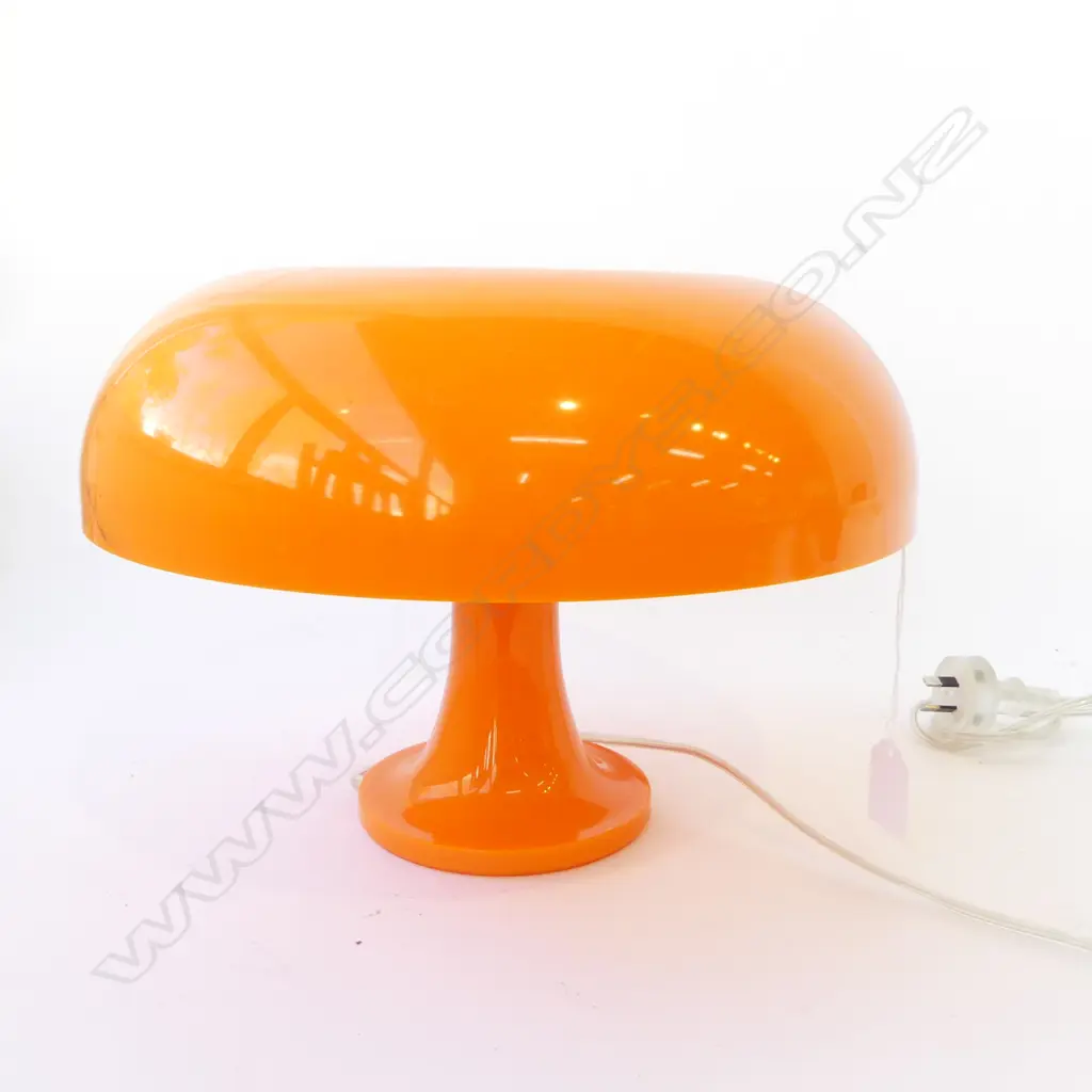 MID CENTURY STYLE ORANGE PLASTIC MUSHROOM LAMP WORKING H 230 MM Image 1++