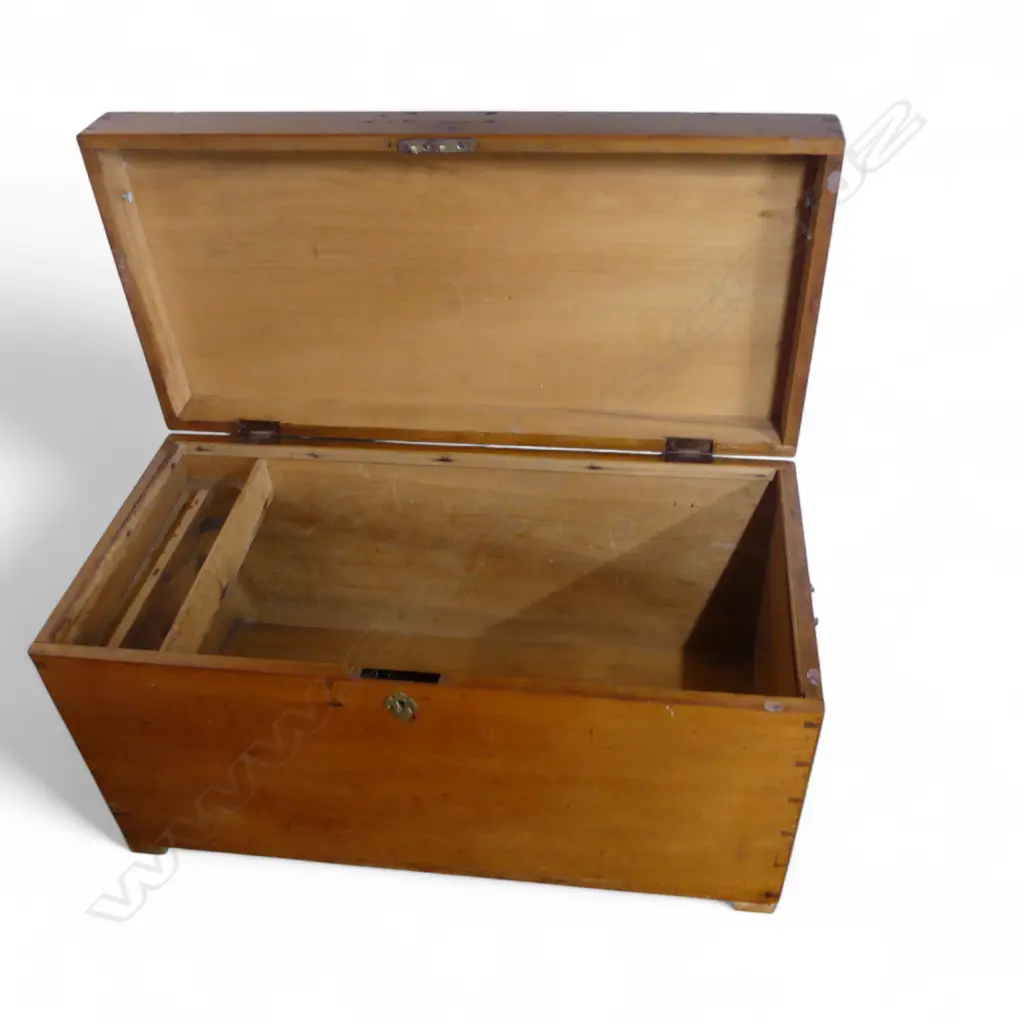 COLONIAL KAURI BOX IRON SIDE HANDLES 910 x 440 x 510mm Image 1++