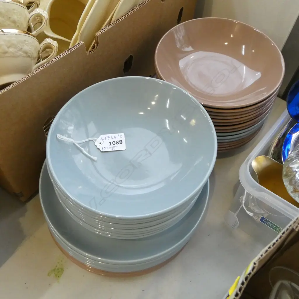 10 PLATES, 24 BOWLS CROWN LYNN FOR BARBARAS Image 1++