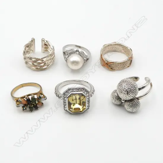 6 COSTUME RINGS