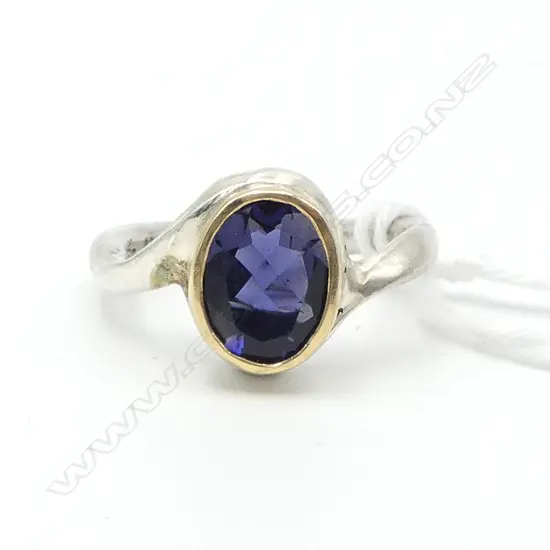 PENELOPE BARNHILL 925 & 18CT IOLITE RING 4.9gms SIZE N