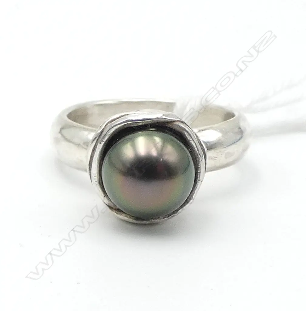 925 SILVER & RAROTONGAN BLACK PEARL RING, 7.6gms SIZE P Image 1++