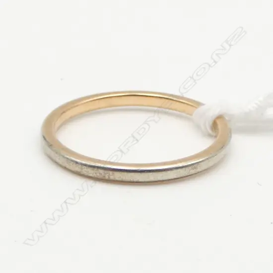 18CT GOLD RING 1.60gms SIZE J