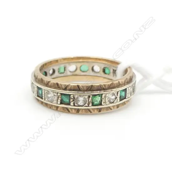 9CT GREEN & WHITE STONES IN BAND, 3.6gms SIZE M