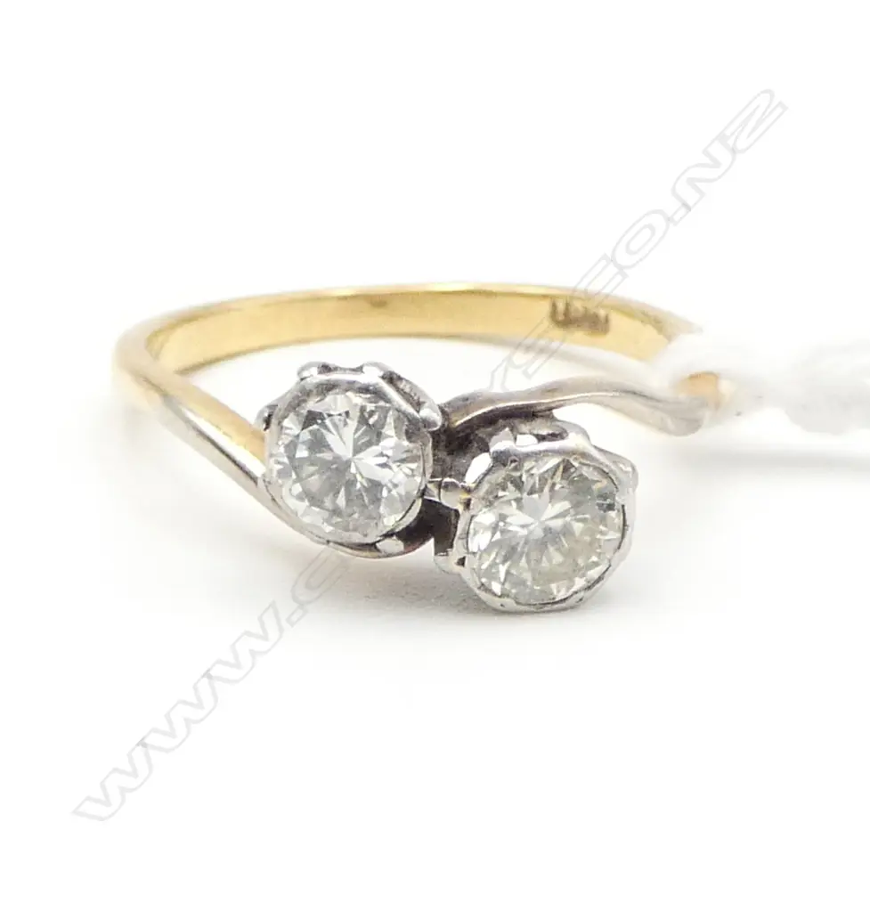 **RTV**18CT DOUBLE CROSS-OVER DIAMOND (ILLUSION SET) RING 2.27gms  SIZE N Image 1++