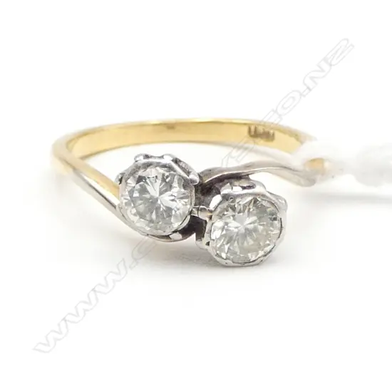 **RTV**18CT DOUBLE CROSS-OVER DIAMOND (ILLUSION SET) RING 2.27gms  SIZE N