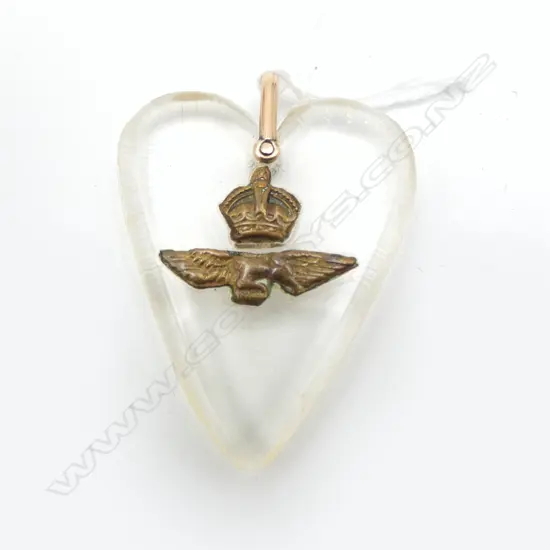 LUCITE SWEETHEART BROOCH w. GOLD BAIL 45x35mm