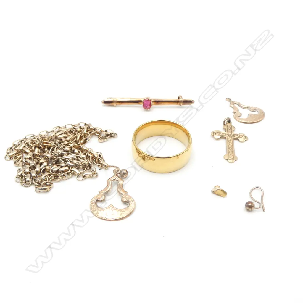 ASSORTED 9CT GOLD PIECES (3.55gms) PLUS GOLD PLATED RING AND CHAIN Image 1++