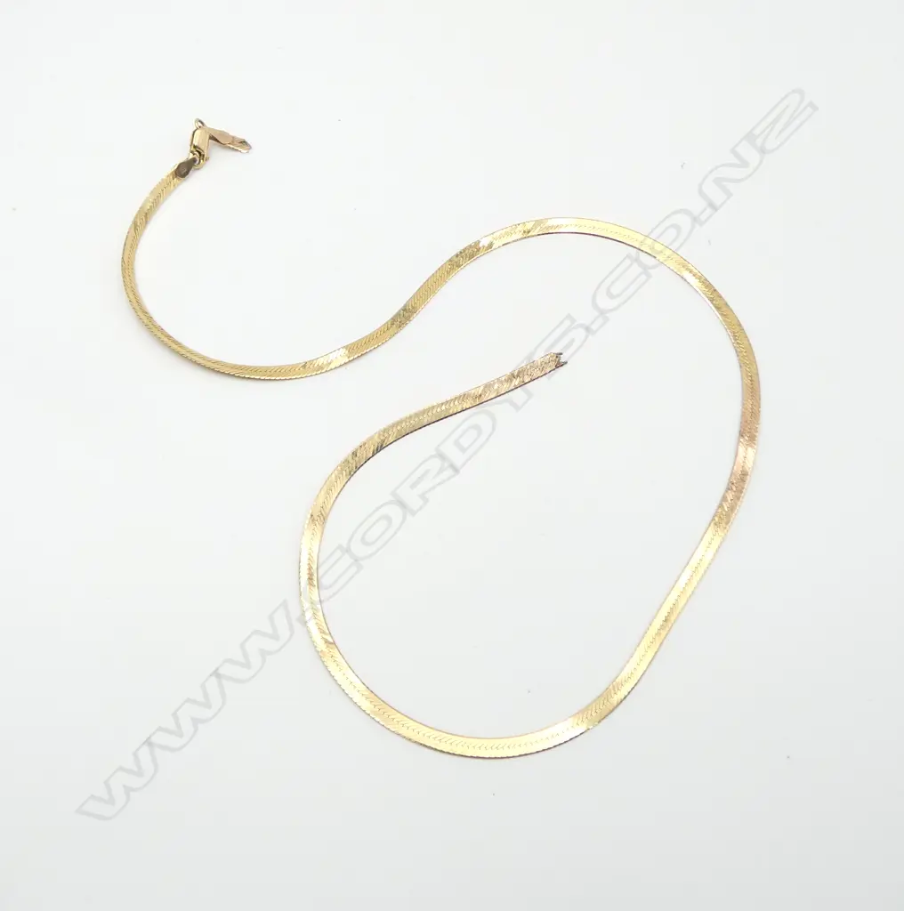 9CT GOLD CHAIN (requires repair) 4.50gms Image 1++