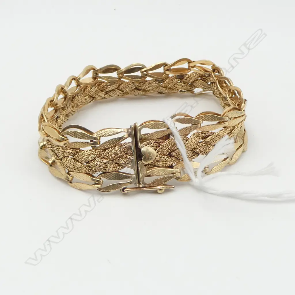 14CT GOLD WOVEN BRACELET 21gms (old repair) Image 1++
