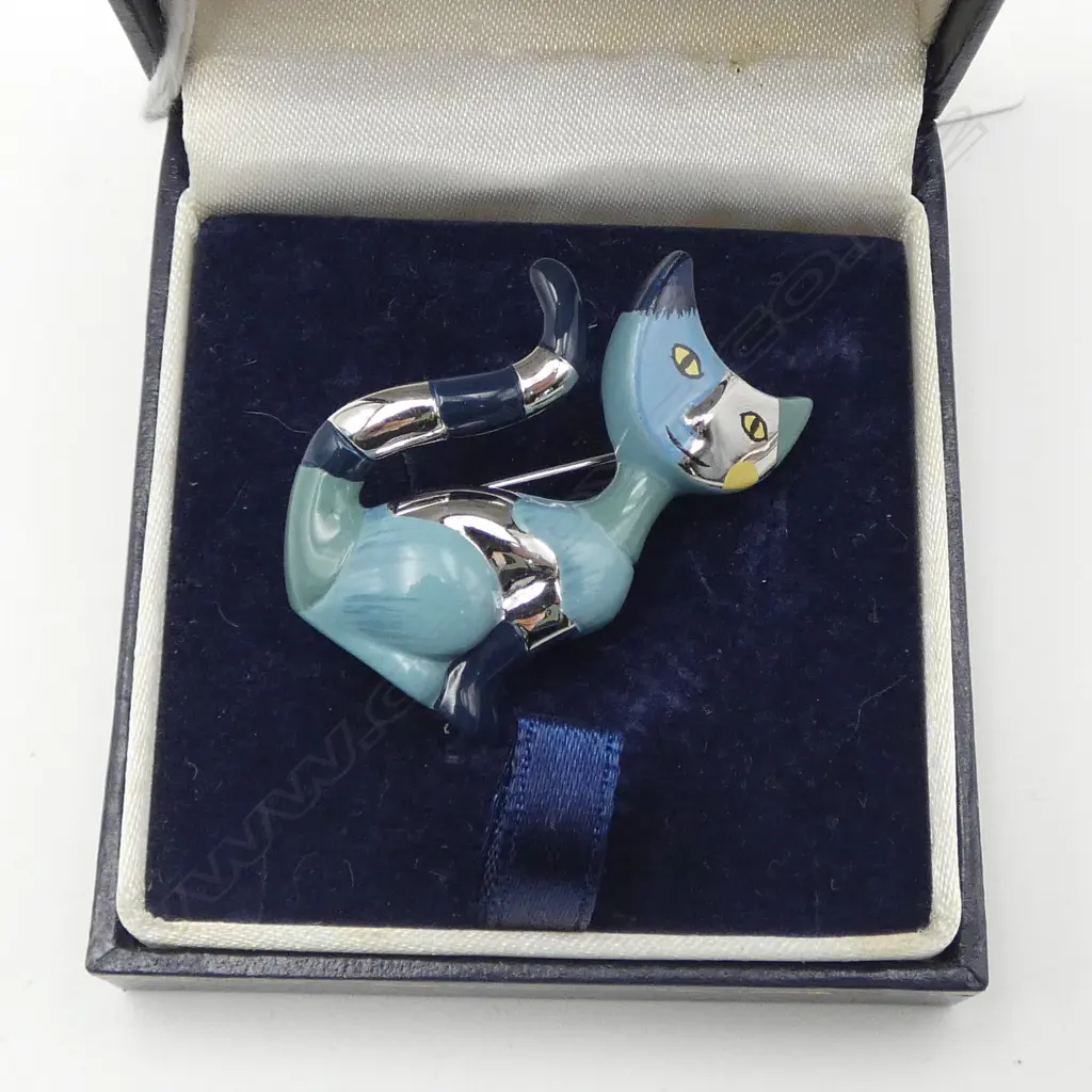 GOEBEL ENAMEL CAT IN BOX - SIGNED  Image 1++