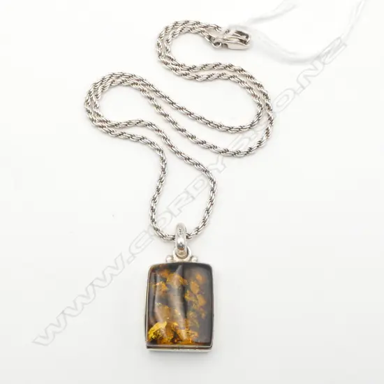 925 SILVER NECKLACE w. AMBER PENDANT