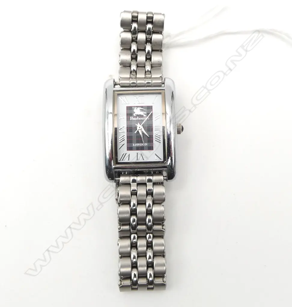 LADIES BURBERRY WRIST WATCH Image 1++