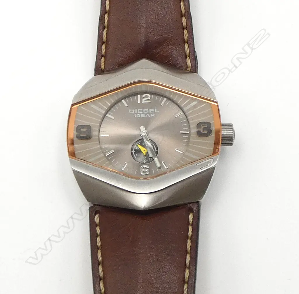 DIESEL 10BAR WRIST WATCH w. LEATHER STRAP Image 1++