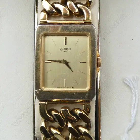 VINTAGE SEIKO QUARTZ BRACELET WRISTWATCH, RUNNING