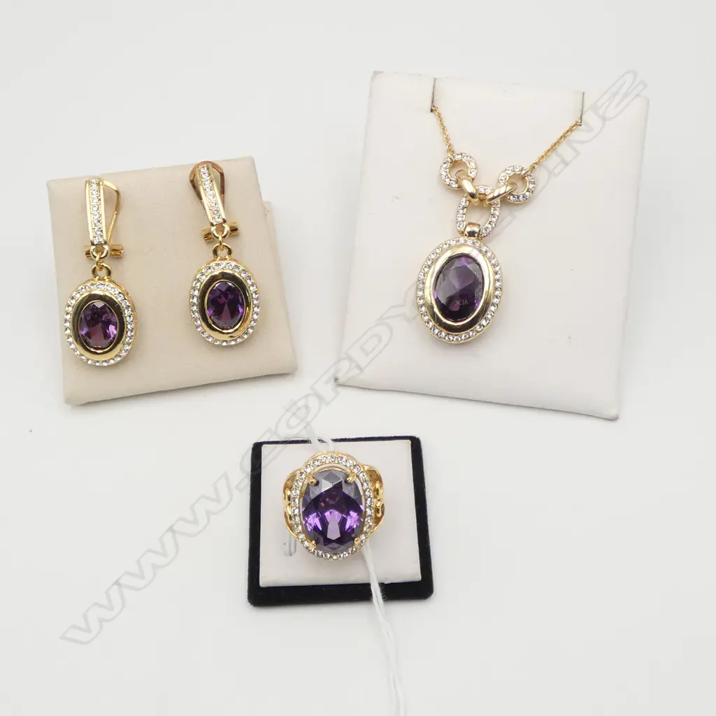 3 PCE COSTUME JEWELLERY SET; PENDANT NECKLACE, RING, PR EARRINGS Image 1++