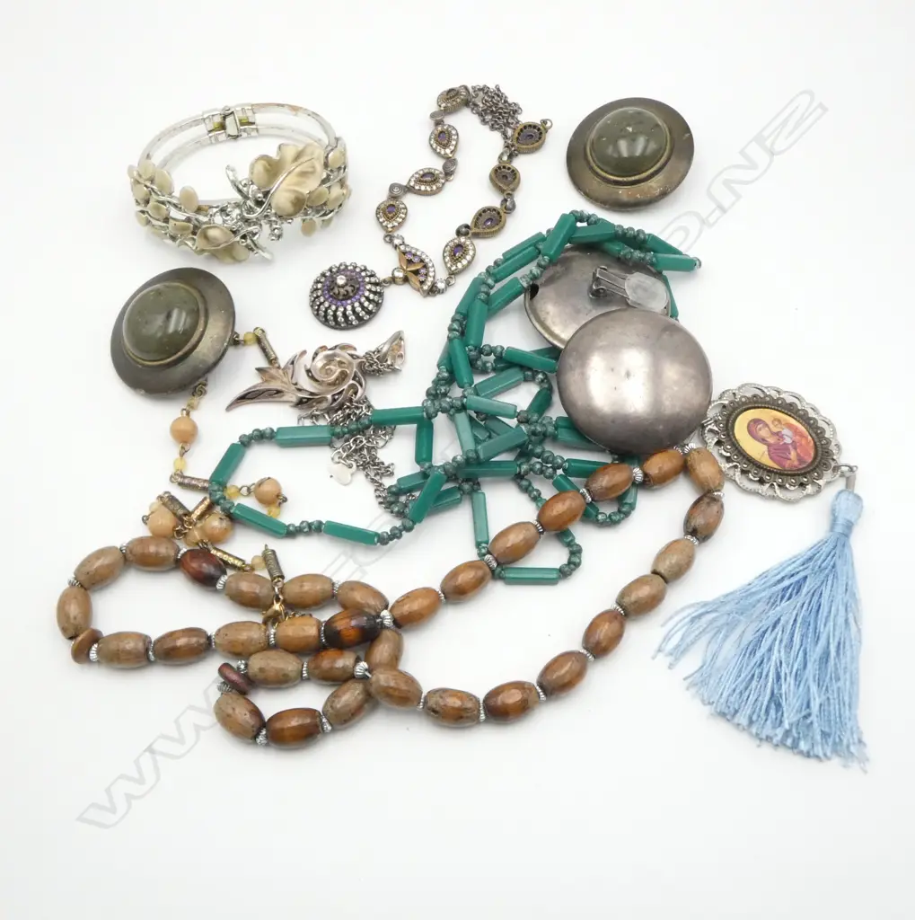 ASST. COSTUME JEWELLERY Image 1++