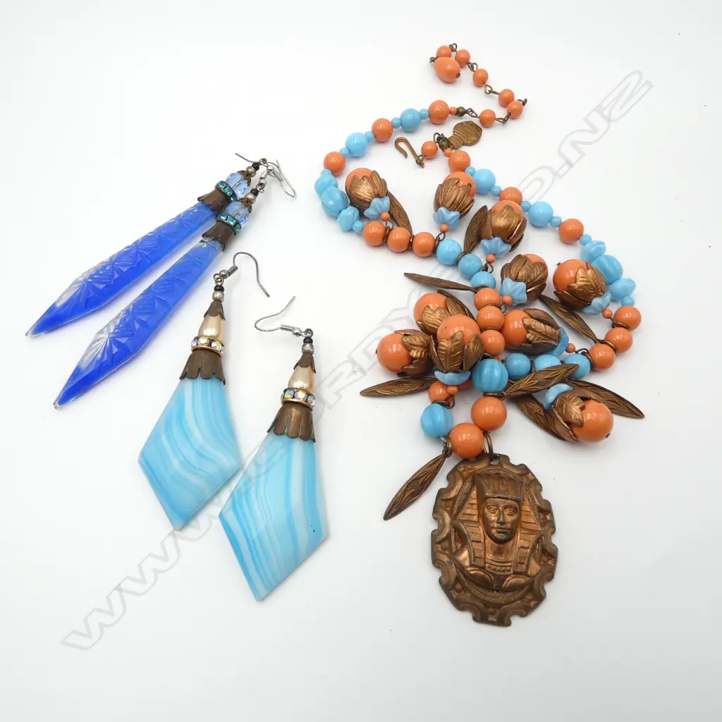 VINTAGE GLASS NECKLACE & 2 PRS EARRINGS Image 1++