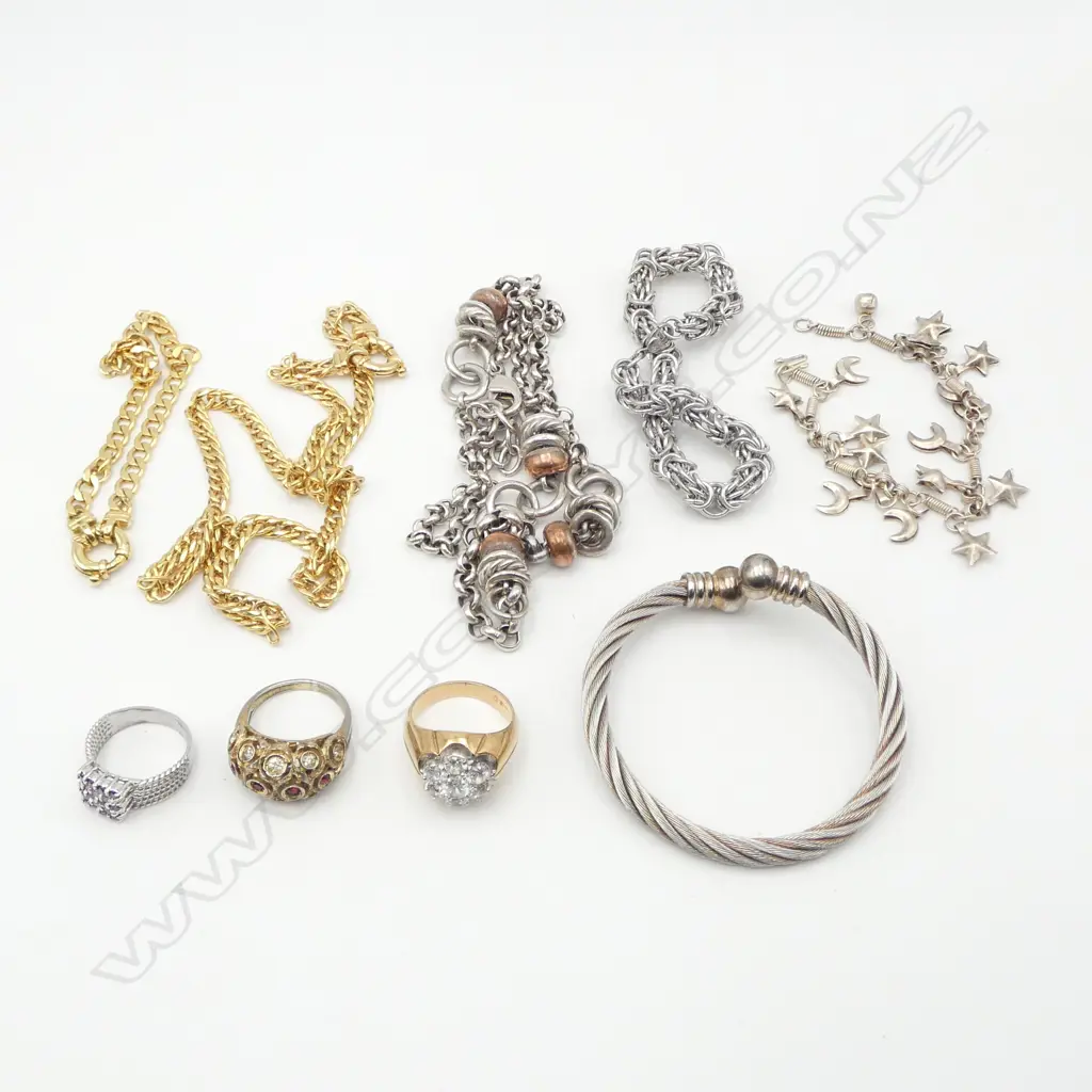 PLATED COSTUME JEWELLERY, 3 RINGS, BRACELETS & NECKLACES Image 1++