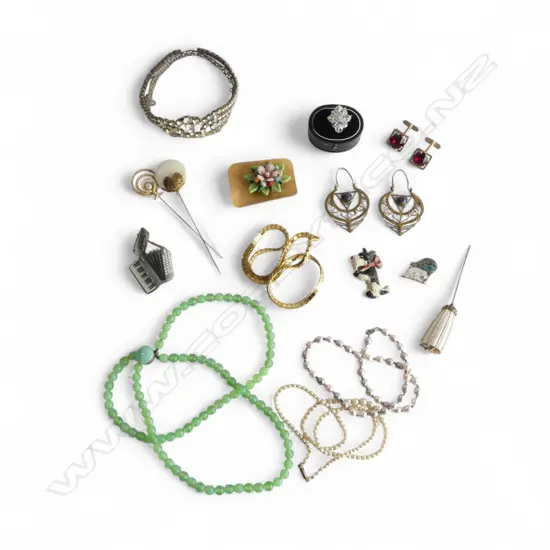 COSTUME JEWELLERY INCLUDING FRESH WATER PEARLS, QUALITY G/P CHAIN, URANIUM GLASS BEADS, ETC.