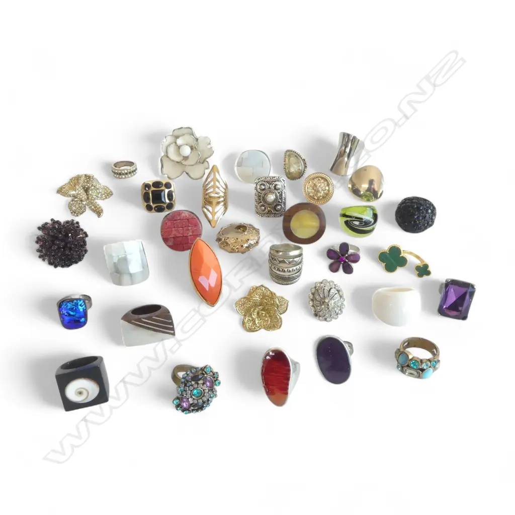 COSTUME RINGS Image 1++