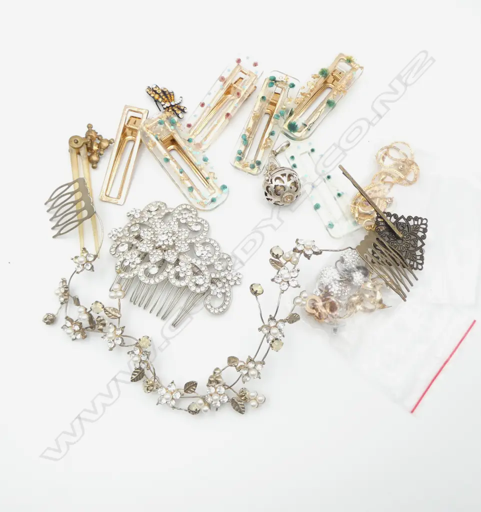 ASST. COSTUME JEWELLERY Image 1++