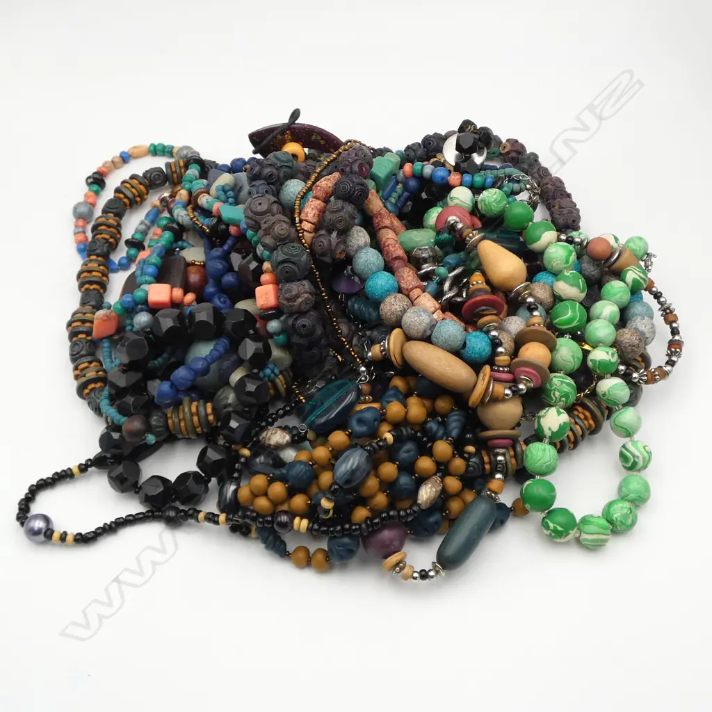 ASST. COSTUME NECKLACES Image 1++