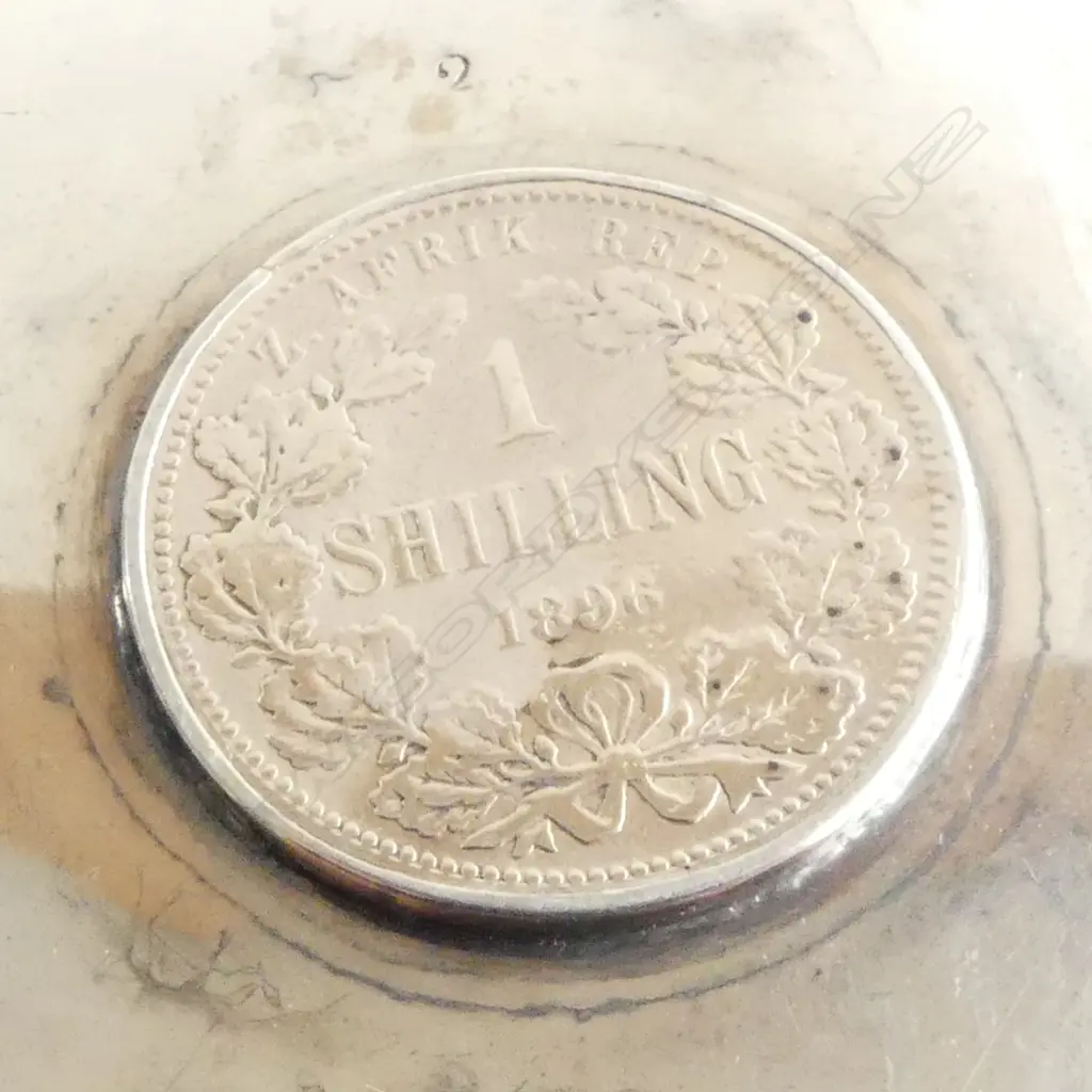 STG SILVER DISH w. 'KRUGERS LAST BOB' Z. AFRIK REP. 1 SHILLING 1896 COIN, 90mm dia, 40gms Image 1++