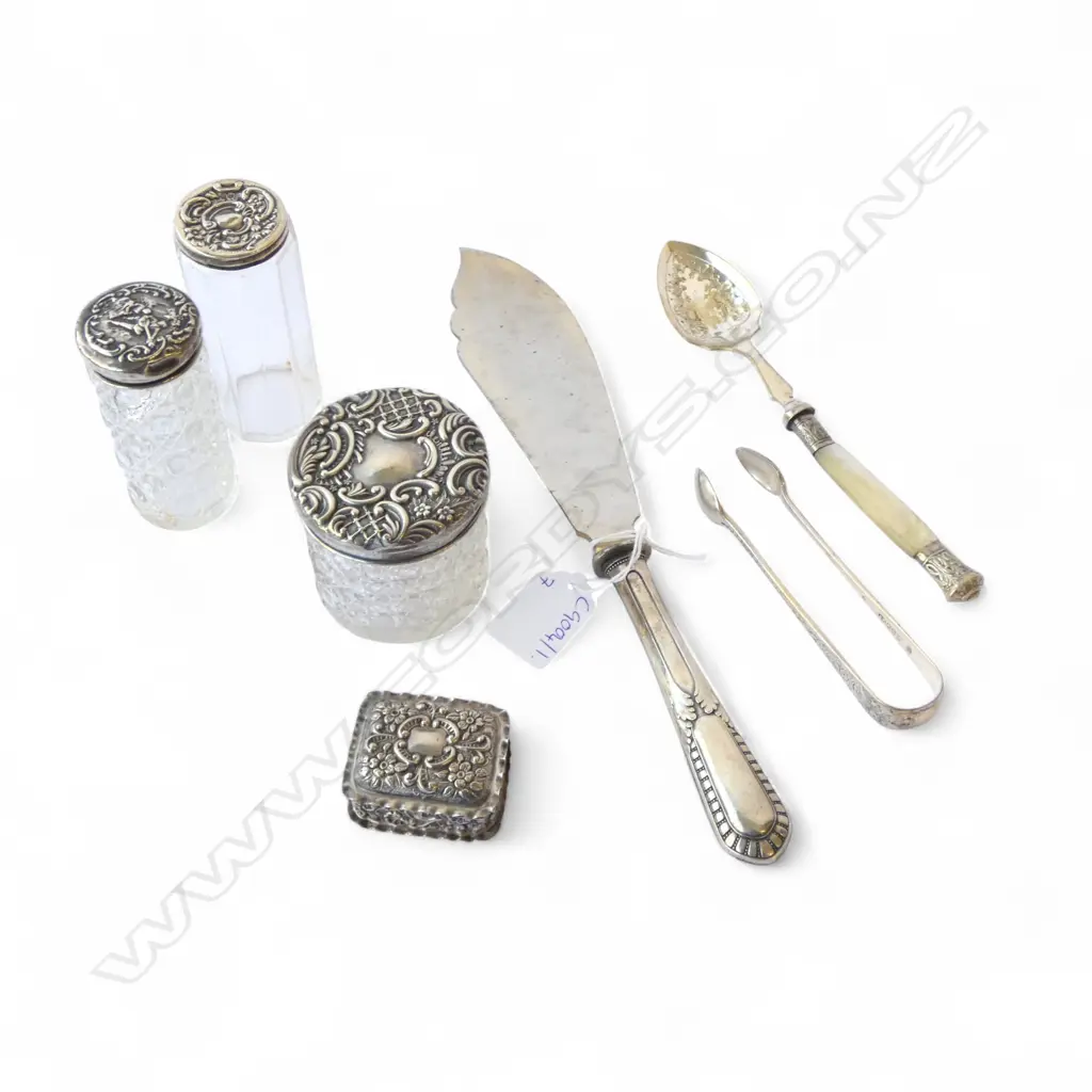 5 PCES STG SILVER; 3 CONTAINERS, BOX W.45mm, FISH KNIFE w. 800 HANDLE + EP SPOON & TONGS Image 1++