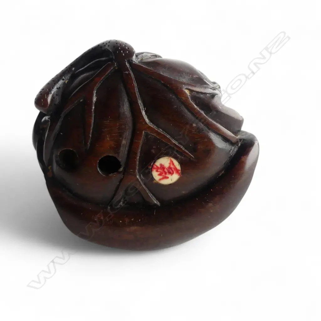 CARVED WOOD TOAD JAPANESE NETSUKE signed Image 1++