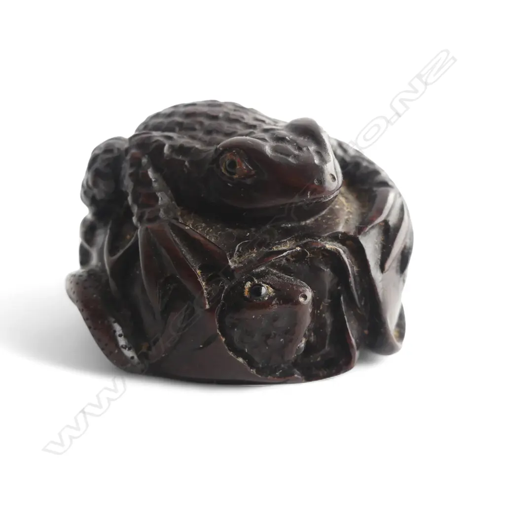 CARVED WOOD TOAD JAPANESE NETSUKE signed Image 1++