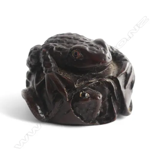 CARVED WOOD TOAD JAPANESE NETSUKE signed
