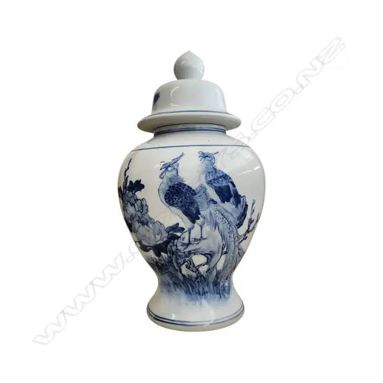 CHINESE B/W HANDPAINTED LIDDED BALUSTER VASE H.360mm