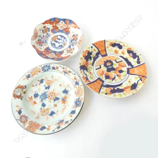3 IMARI PLATES; 1 w. CREST AND RIM CHIPS 220mm dia