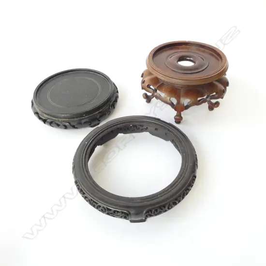 3 WOODEN ORIENTAL STANDS  Dia.200mm