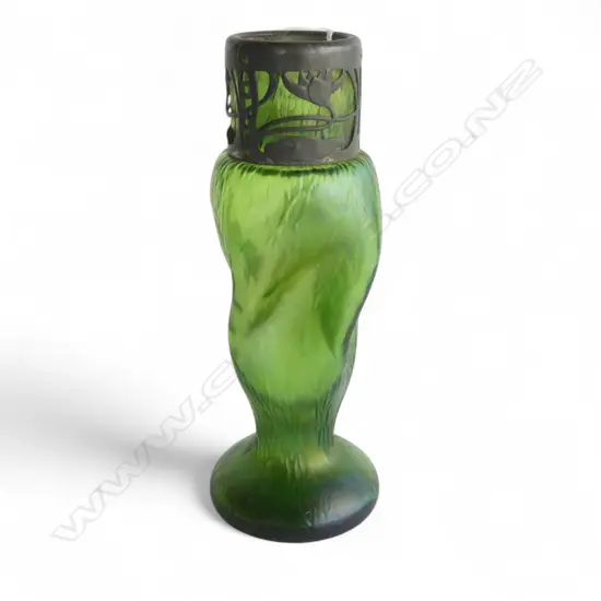 LOETZ STYLE C1900 LUSTRE VASE WITH NOUVEAU RETICULATED METAL COLLAR, H. 195mm 